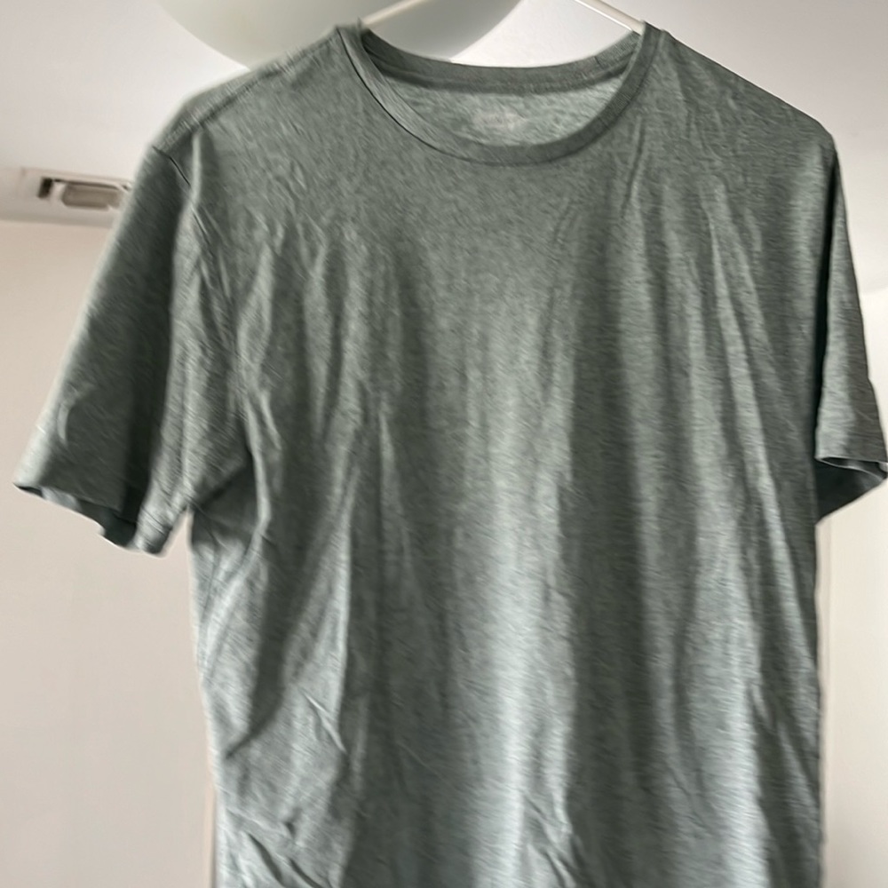 Tee shirt